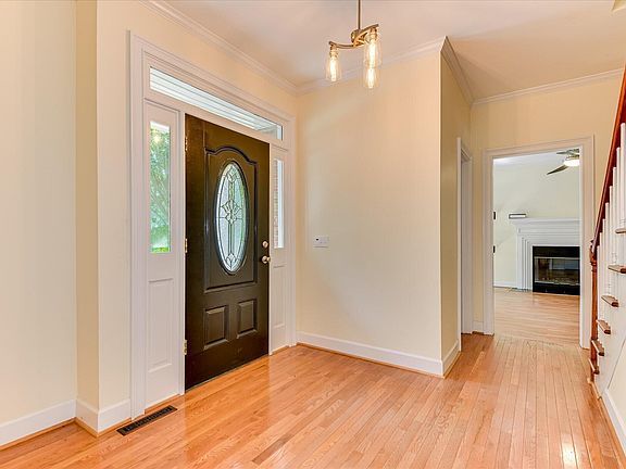4th image of 275 Springwood Dr