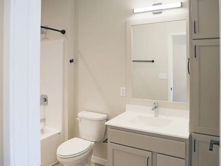 B7 Flats — Photo 34