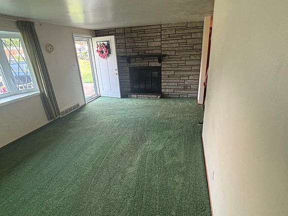 4th image of 225 Fairhaven Dr