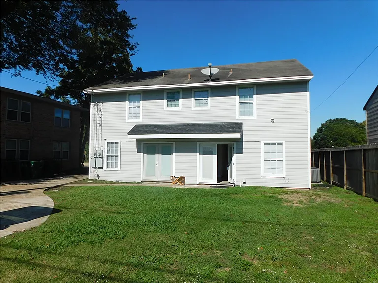 3332 Blodgett St — Photo 15
