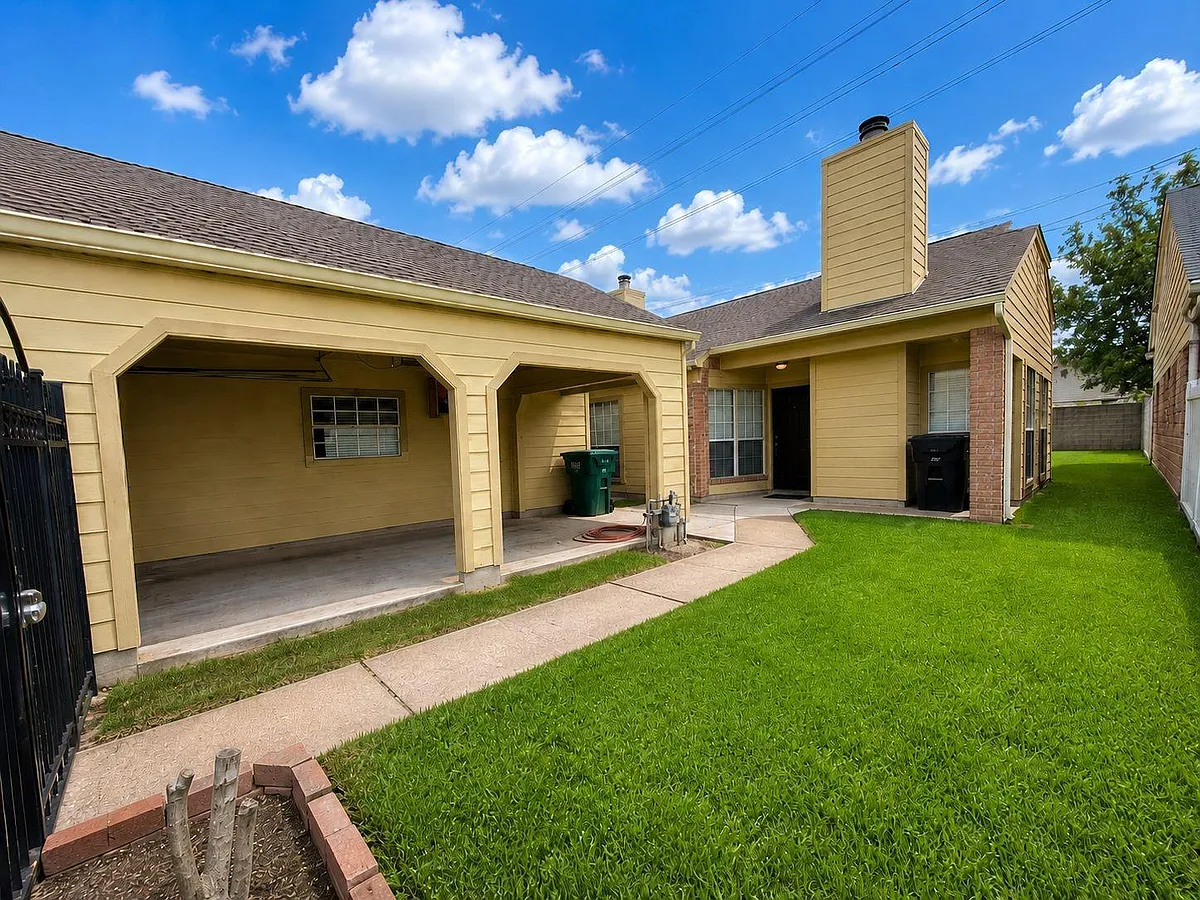 Building Photo - 11840 Spring Grove Dr