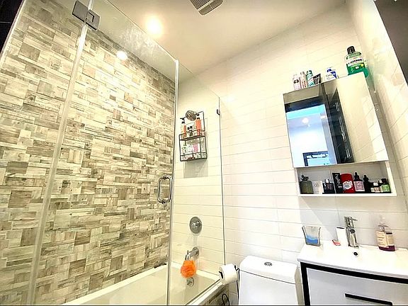 4th image of 214 Knickerbocker Ave #3B