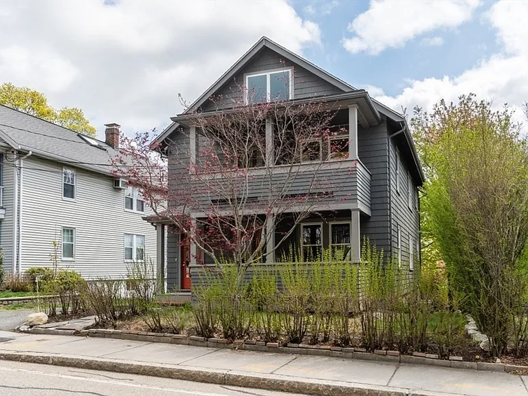 219 Common St #1 — Photo 24