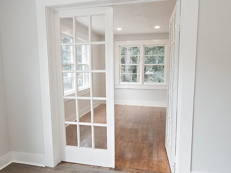 338 S Locust Ave — Photo 7