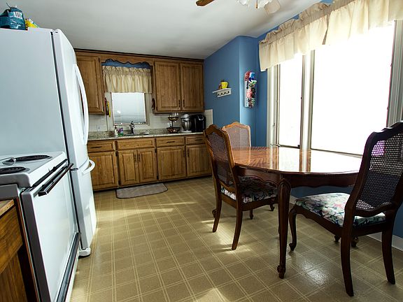4th image of 61 Canterbury Ln
