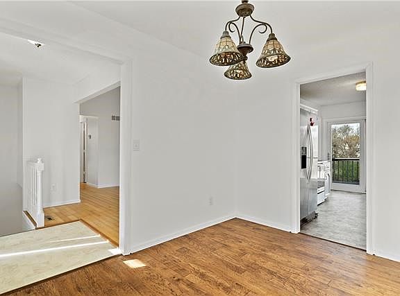 4th image of 1000 SW Twin Creek Dr
