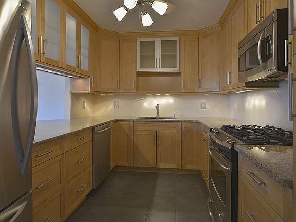 4th image of 100 W 89th St APT 8C