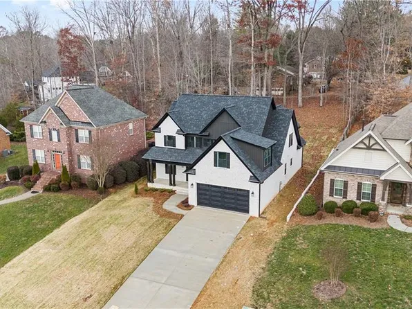 1778 Ramhurst Dr, Clemmons, NC 27012
