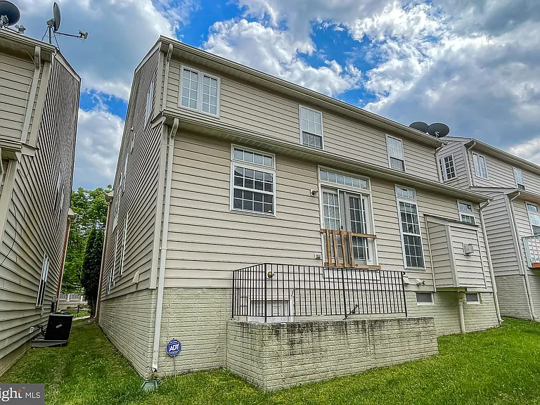 9910 E Hill Dr — Photo 16