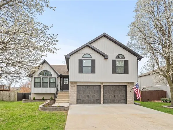 209 E Foxwood Dr, Raymore, MO 64083