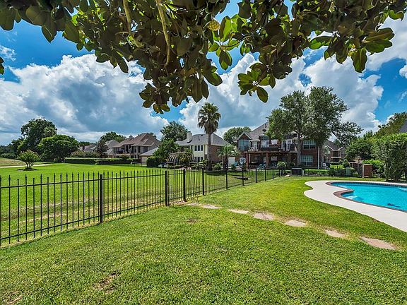 2nd image of 2706 Avalon Ct