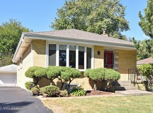 910 S Cadwell Ave, Elmhurst, IL