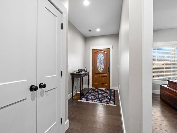 3rd image of 3014 Villas Creekside Dr