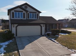 1172 Hill Crest Dr, Carol Stream, IL