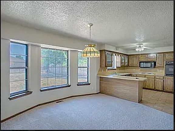 4th image of 1323 Alviola Ave