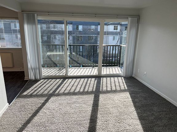 3rd image of 514 NE 112th St APT 201