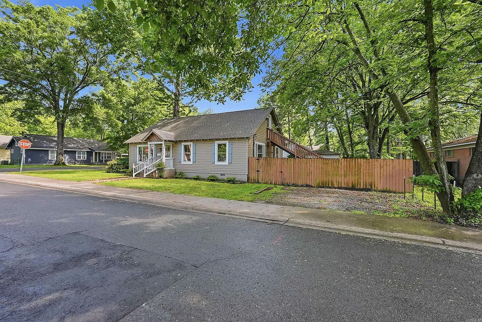 4 bed, 1932 sqft, $2,050 — Photo 2
