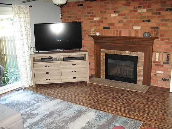 3rd image of 9686 E Idlewood Dr