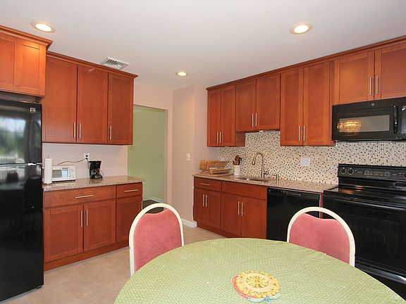 4th image of 2943 Manor St