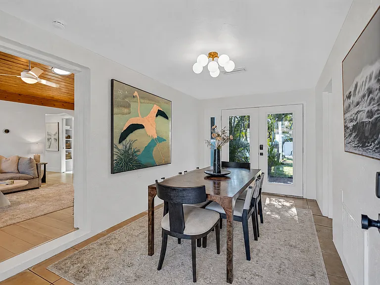 536 35th Ave NE — Photo 3