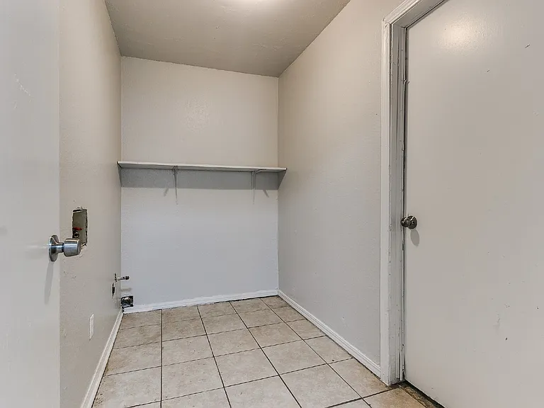 8814 NE 13th St — Photo 33