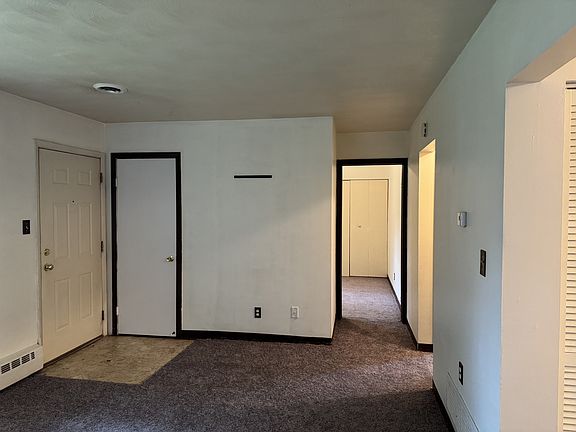 4th image of 1263 Roslyn Ave