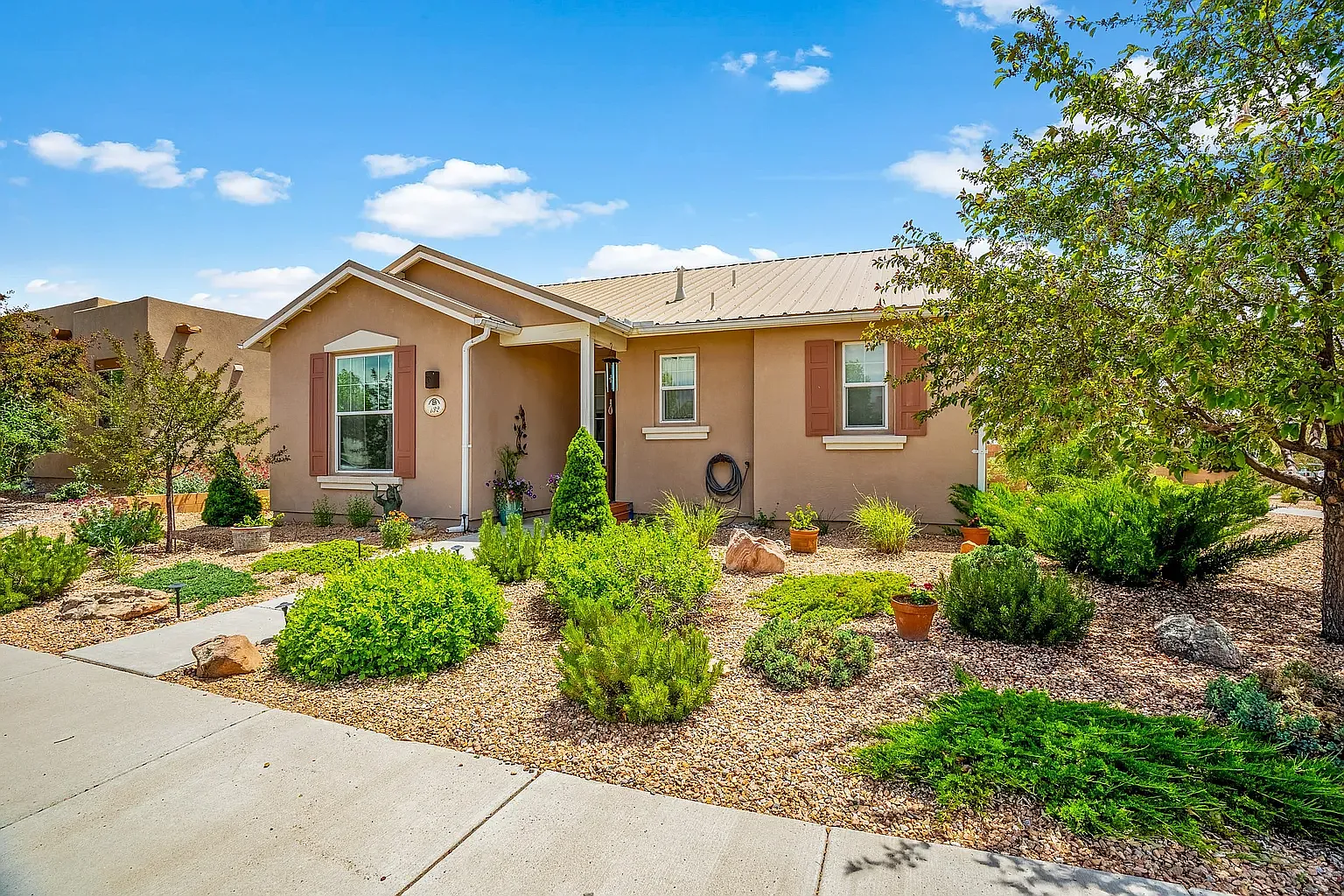 3 bed, 1576 sqft, $3,400 — Photo 2