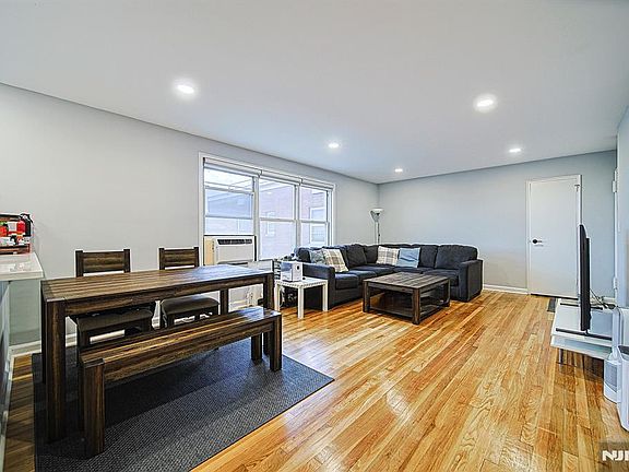5th image of 2320 Linwood Ave APT 5G