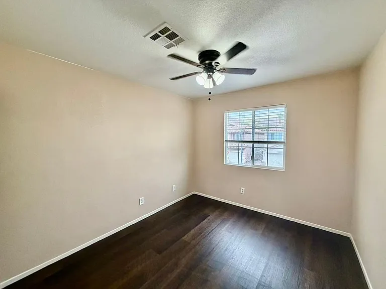 6068 Laughing Creek St — Photo 20