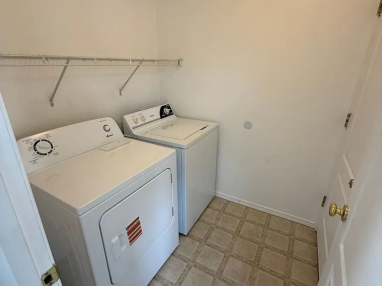 2358 NE Mary Rose Pl — Photo 8
