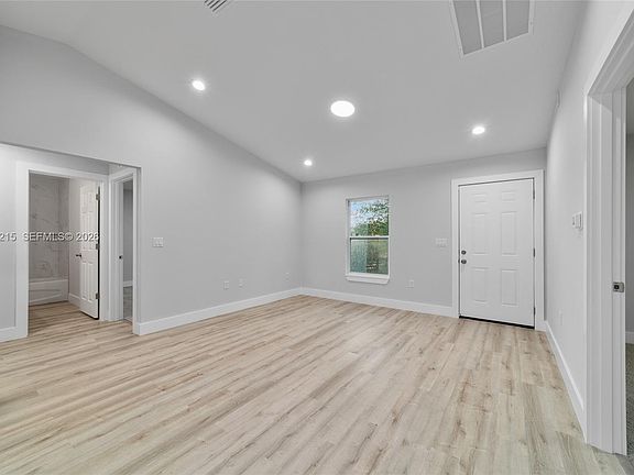 4th image of 15594 SW 38th Pl