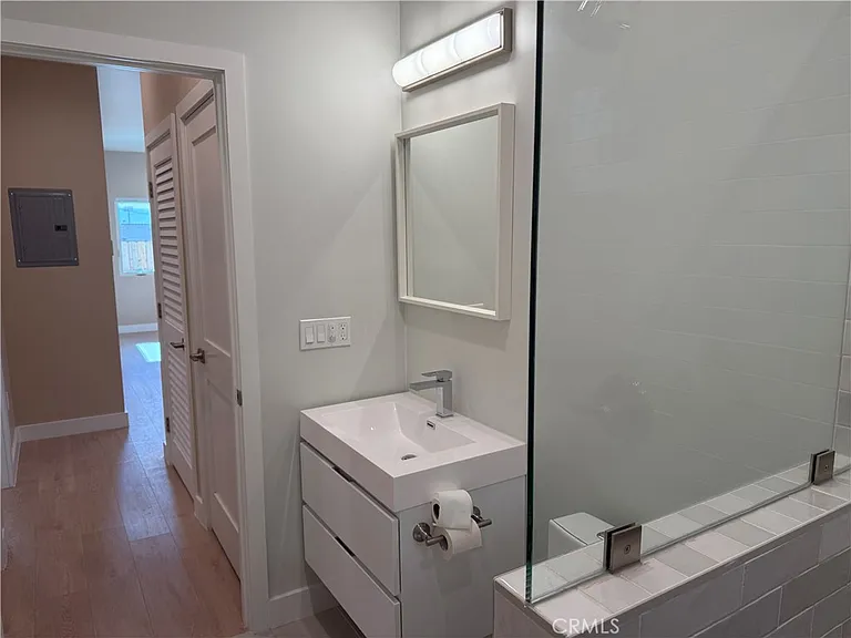 1072 N Vinedo Ave — Photo 11