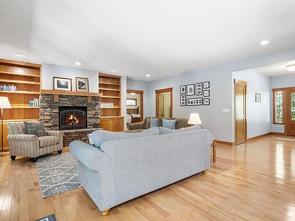 5th image of 19618 106th Ave NE