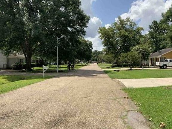 Exterior Neighborhood (street photo)