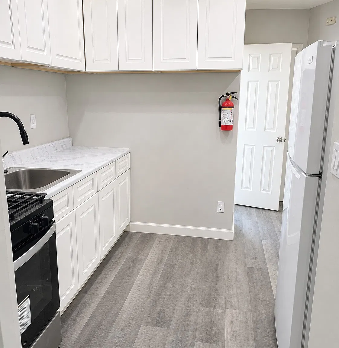 3 bed, 1000 sqft, $1,950 — Photo 1