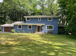 10 Reitz Pkwy, Pittsford, NY 14534