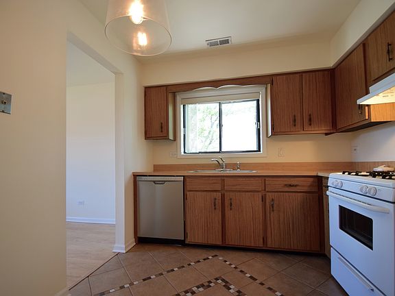 3rd image of 15806 Peggy Ln APT 6