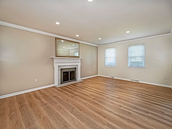 3rd image of 127 Lintel Dr