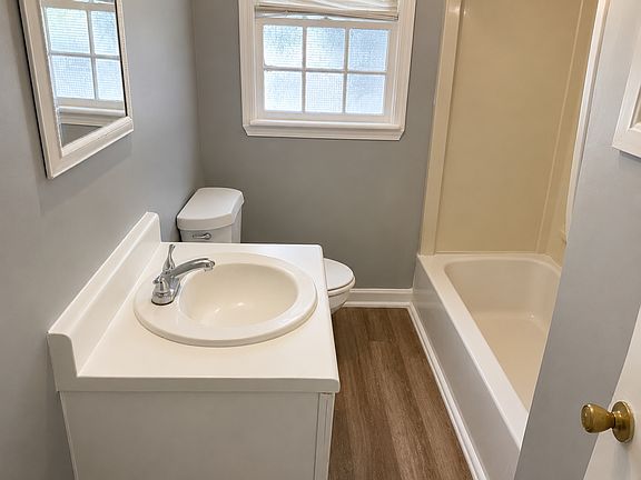 5th image of 3811 Lyons St