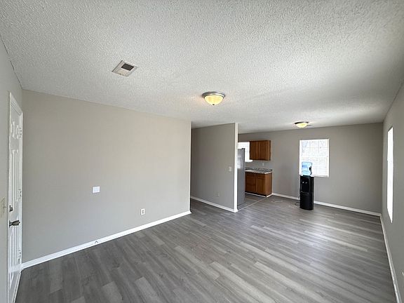 4th image of 333 E Todd Ln