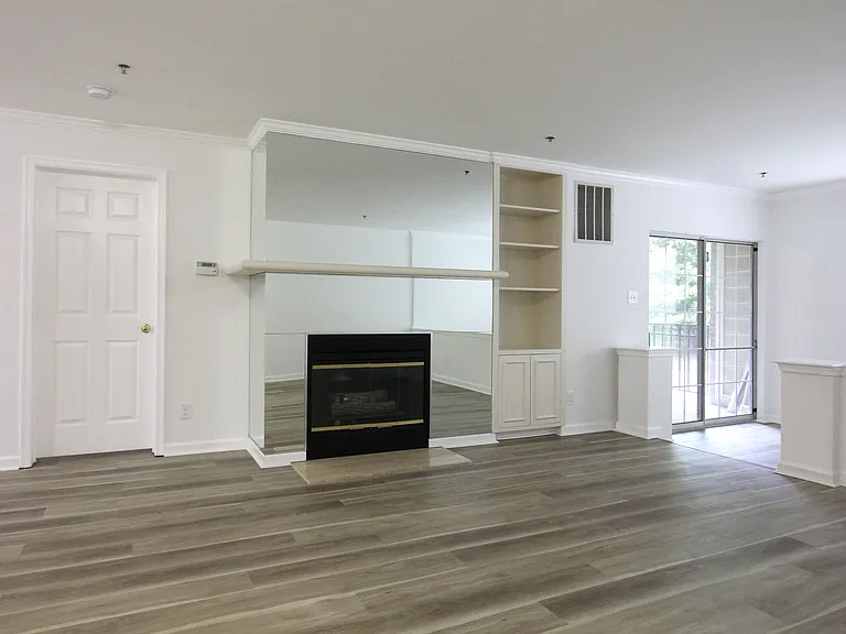 1100 Quaker Hill Dr #127 — Photo 5