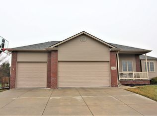 5805 S 97th St, Lincoln, NE 68526