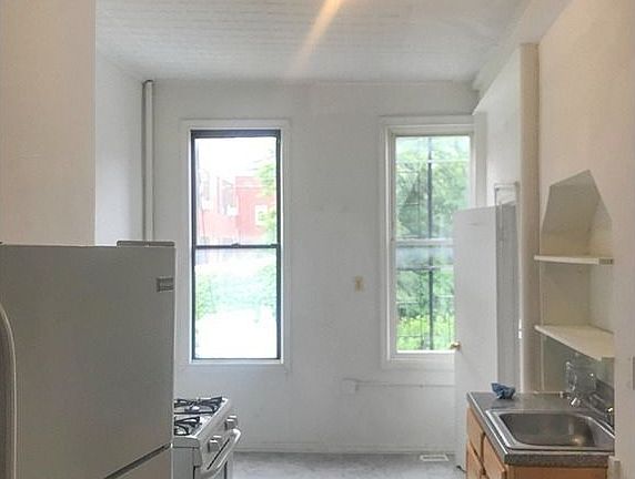 5th image of 293 Wyckoff Ave #7R