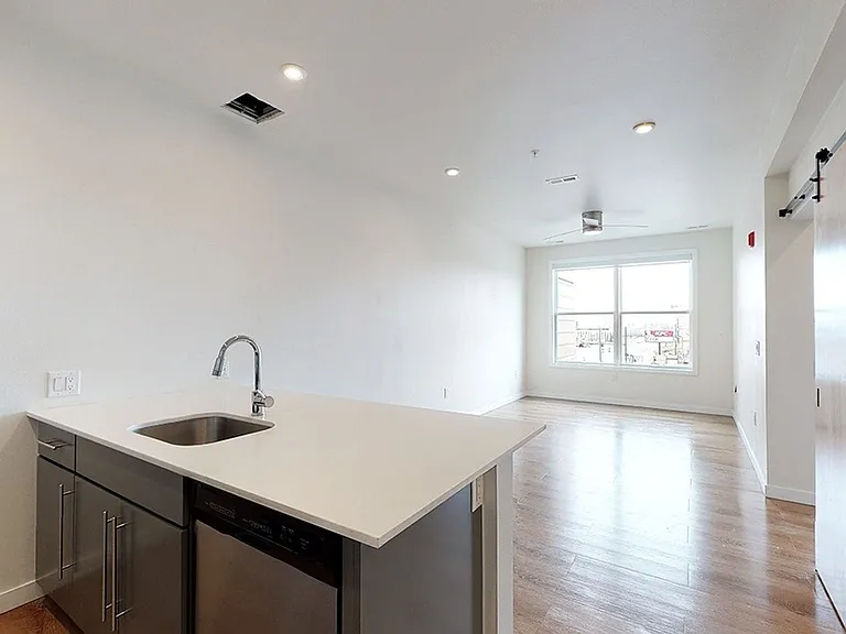 Mile High Apartments at Sloan's Lake — Photo 11