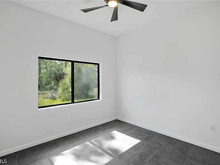 601 Hawthorne Ave S — Photo 16
