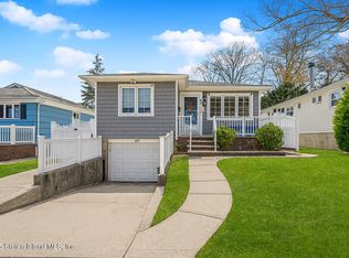 42 Acacia Ave, Staten Island, NY 10308