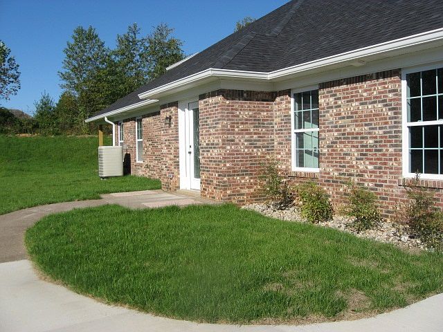 1st image of 122B Legacy Ct