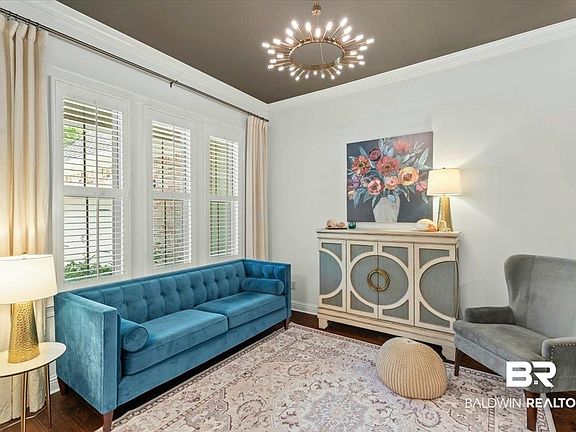 5th image of 235 Wentworth St
