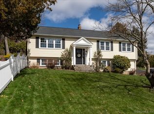 75 Ridgewood Dr, Rocky Hill, CT 06067