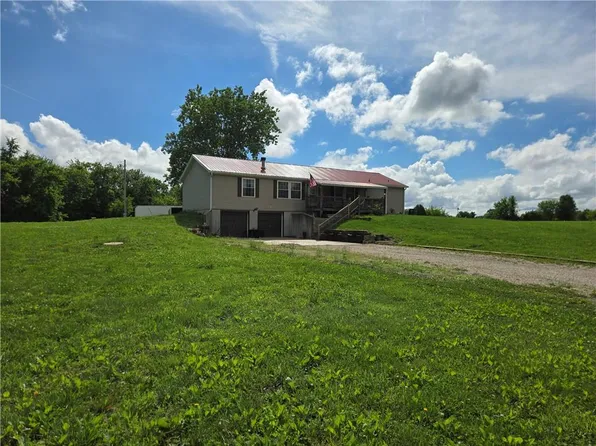 22812 S Valley Rd, Pleasant Hill, MO 64080
